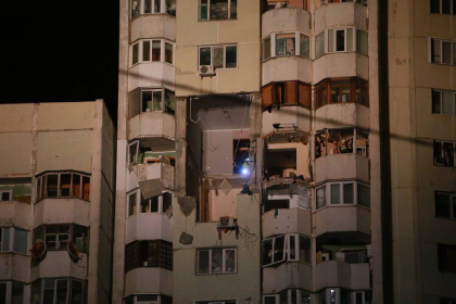Noi imagini din timpul interventiei pompierilor in blocul de la Rascani, unde s-a produs o explozie. Cel putin trei persoane, printre care un copil, si-au pierdut viata, iar alte, cel putin noua, au fost ranite. Ce spune Filip - FOTO si VIDEO Noi imagini din timpul interventiei pompierilor in blocul de la Rascani, unde s-a produs o explozie. Cel putin trei persoane, printre care un copil, si-au pierdut viata, iar alte, cel putin noua, au fost ranite. Ce spune Filip - FOTO si VIDEO