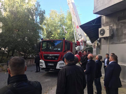 Premierul Filip, la locul exploziei: "Vom acorda cate 50 de mii de lei familiilor in care sunt decedati. Trebuie sa vedem daca mai sunt persoane sub daramaturi si cat mai rapid sa restabilim cladirea" - FOTO
