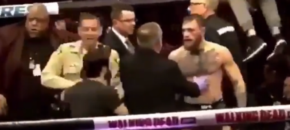 Noi imagini de la bataia de dupa lupta dintre McGregor si Nurmagomedov! Cadrele care arata cine a lovit primul Noi imagini de la bataia de dupa lupta dintre McGregor si Nurmagomedov! Cadrele care arata cine a lovit primul