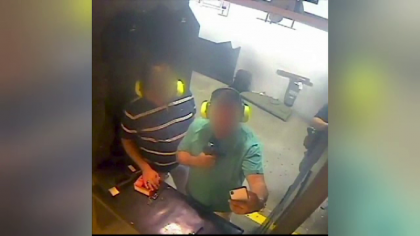 Ce au patit doi tineri care si-au facut selfie cu un pistol Ce au patit doi tineri care si-au facut selfie cu un pistol