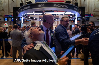 Bursa de la New York si-a continuat declinul. Razboiul comercial dintre SUA si China sperie investitorii Bursa de la New York si-a continuat declinul. Razboiul comercial dintre SUA si China sperie investitorii