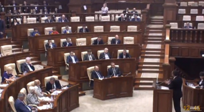 Dupa mai multe discutii aprinse in Parlament, votul pentru introducerea sintagmei "integrarea europeana", amanat. Candu, catre Voronin: "-Daca va conving, votati? - Da!". Replicile deputatilor - LIVE TEXT Dupa mai multe discutii aprinse in Parlament, votul pentru introducerea sintagmei "integrarea europeana", amanat. Candu, catre Voronin: "-Daca va conving, votati? - Da!". Replicile deputatilor - LIVE TEXT
