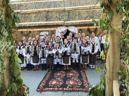 Mici la gratar, purcel la rotisor, tulburel si muzica populara. Cum sarbatoresc locuitorii capitalei Hramul Orasului. Care este acum atmosfera in PMAN - GALERIE FOTO Mici la gratar, purcel la rotisor, tulburel si muzica populara. Cum sarbatoresc locuitorii capitalei Hramul Orasului. Care este acum atmosfera in PMAN - GALERIE FOTO