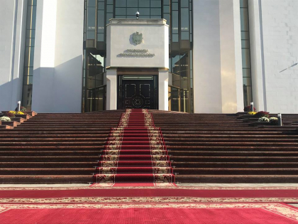 Covoarele rosii - intinse, iar havuzul - pornit. Presedintia - gata pentru venirea lui Erdogan. Dodon il intampina pe Erdogan - GALERIE FOTO Covoarele rosii - intinse, iar havuzul - pornit. Presedintia - gata pentru venirea lui Erdogan. Dodon il intampina pe Erdogan - GALERIE FOTO
