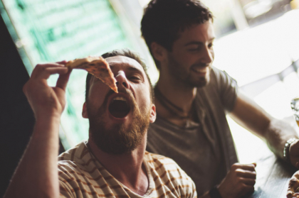 Un barbat din Irlanda si-a comandat pizza cu cardul vecinei moarte, timp de 2 ani. Cati bani a cheltuit Un barbat din Irlanda si-a comandat pizza cu cardul vecinei moarte, timp de 2 ani. Cati bani a cheltuit