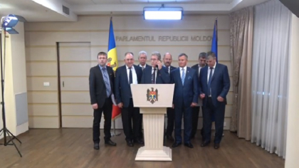 Liberalii au unit sintagma de integrare europeana la un loc cu cea de modificare a limbii oficiale in Constitutie. Partidul a inregistrat un proiect pentru a cere votul in plen. Declaratia facuta de Ghimpu Liberalii au unit sintagma de integrare europeana la un loc cu cea de modificare a limbii oficiale in Constitutie. Partidul a inregistrat un proiect pentru a cere votul in plen. Declaratia facuta de Ghimpu