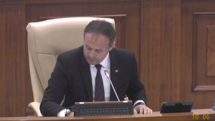 Democratii se gandesc la un referendum. Vor sa intrebe oamenii daca sunt de acord cu "integrarea europeana" in Constitutie. In ce conditii s-ar putea ajunge la un plebiscit Democratii se gandesc la un referendum. Vor sa intrebe oamenii daca sunt de acord cu "integrarea europeana" in Constitutie. In ce conditii s-ar putea ajunge la un plebiscit