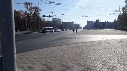 Bulevardul Stefan cel Mare, dar si strazile principale din preajma PMAN. Toate vehiculele, printre care troleibuze pline cu pasageri, trase pe dreapta - GALERIE FOTO Bulevardul Stefan cel Mare, dar si strazile principale din preajma PMAN. Toate vehiculele, printre care troleibuze pline cu pasageri, trase pe dreapta - GALERIE FOTO