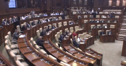 Sintagma de integrare europeana a picat. Partidul Democrat nu a reusit sa adune voturile necesare. PL, PLDM si PCRM au parasit sala Sintagma de integrare europeana a picat. Partidul Democrat nu a reusit sa adune voturile necesare. PL, PLDM si PCRM au parasit sala
