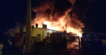 Incendiu urias in Sibiu. Avioanele care treceau prin zona au fost alertate Incendiu urias in Sibiu. Avioanele care treceau prin zona au fost alertate
