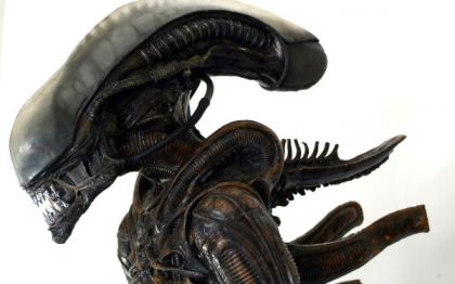 H.R. Giger, creatorul monstrului din seria Alien, a murit la varsta de 73 de ani. Artistul a decedat in urma unui accident H.R. Giger, creatorul monstrului din seria Alien, a murit la varsta de 73 de ani. Artistul a decedat in urma unui accident