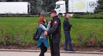 Reporterii ZdG si REL, impiedicati sa-si exercite meseria la Adunarea Partidului Democrat - VIDEO/ZdG.md Reporterii ZdG si REL, impiedicati sa-si exercite meseria la Adunarea Partidului Democrat - VIDEO/ZdG.md