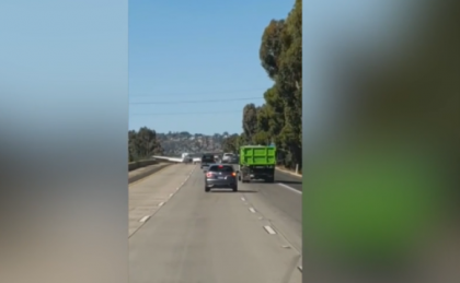Momentul in care un avion a aterizat de urgenta pe o autostrada din SUA - VIDEO