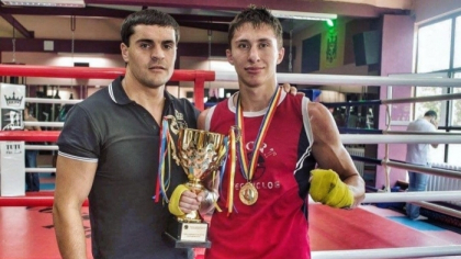 Pargaru, suspectat ca a ucis in bataie un tanar in fata unui club din capitala, a iesit din izolator si se va afla in arest la domiciliu. Ignat va sta inca 30 de zile dupa gratii, iar Deliu este de negasit