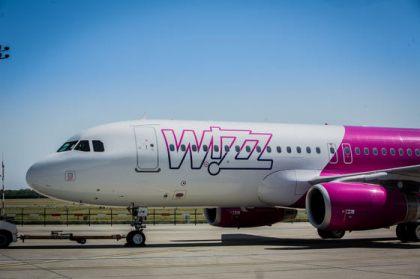 Aterizare de urgenta pe Aeroportul Otopeni. Amenintare cu bomba, la bordul unei aeronave Wizzair. Pasagerii au fost debarcati Aterizare de urgenta pe Aeroportul Otopeni. Amenintare cu bomba, la bordul unei aeronave Wizzair. Pasagerii au fost debarcati