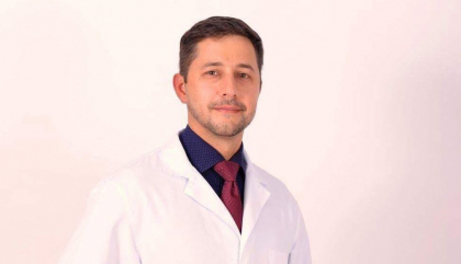 O fosta judecatoare l-a acuzat pe Vadim Scarlat de malpraxis, dupa ce nepoata ei nou-nascuta murise. Anume de acest dosar ar fi incercat sa scape medicul, mituind magistratii. Detalii din ancheta