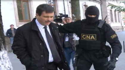 Din izolatorul CNA in arest la domiciliu. Magistratii Curtii de Apel Cahul au schimbat masura preventiva de arest in cazul decanului facultatii de drept de la USM, Sergiu Branza