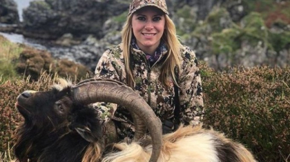 A impuscat o capra salbatica si a pus pozele pe Instagram. "Am tras perfect de la 180 de metri" A impuscat o capra salbatica si a pus pozele pe Instagram. "Am tras perfect de la 180 de metri"