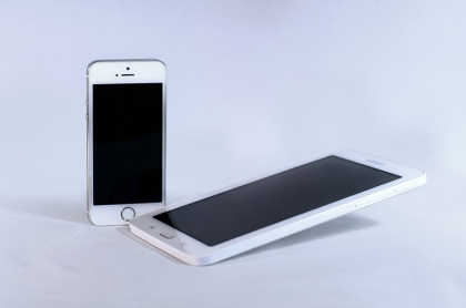 Apple si Samsung, amendate cu milioane de euro deoarece au incetinit functionarea telefoanelor mobile Apple si Samsung, amendate cu milioane de euro deoarece au incetinit functionarea telefoanelor mobile