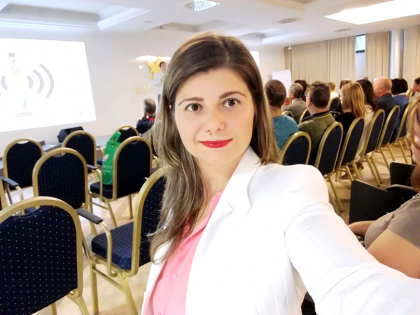 Povestea impresionanta a romancei care ingrijea batrani in Italia pentru a-si ajuta cei opt frati. O intrebare adresata unui strain i-a adus multi bani Povestea impresionanta a romancei care ingrijea batrani in Italia pentru a-si ajuta cei opt frati. O intrebare adresata unui strain i-a adus multi bani