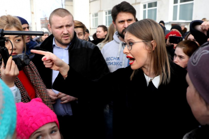 Fina lui Putin a facut o greseala de 1,6 milioane de euro! Un detaliu observat in public a ruinat-o Fina lui Putin a facut o greseala de 1,6 milioane de euro! Un detaliu observat in public a ruinat-o