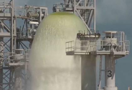 Momentul in care NASA a varsat intr-un minut 2000 de tone de apa pe o platforma de lansare - VIDEO Momentul in care NASA a varsat intr-un minut 2000 de tone de apa pe o platforma de lansare - VIDEO