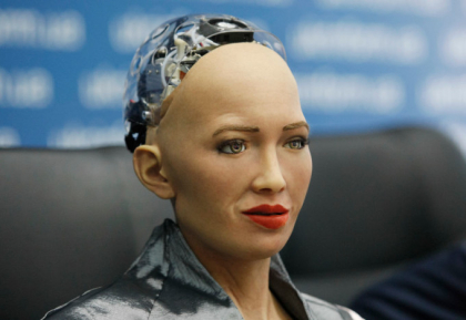 Robotul Sophia: "Cred ca oamenii sunt inteligente artificiale cu abilitati diferite"