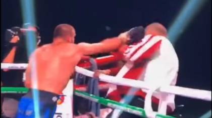 Momentul in care un boxer isi ia la bataie propriul antrenor la finalul unui meci - VIDEO