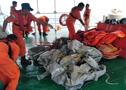 Un avion cu 188 de pasageri s-a prabusit in mare, in Indonezia. Au fost gasite resturi in apa - VIDEO