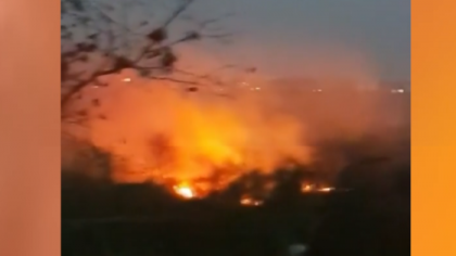 Pompierii au fost in alerta in cateva localitati din tara, dupa ce mai multe terenuri cu vegetatie uscata au luat foc. In capitala au ars in jur de 20 de hectare de teren Pompierii au fost in alerta in cateva localitati din tara, dupa ce mai multe terenuri cu vegetatie uscata au luat foc. In capitala au ars in jur de 20 de hectare de teren