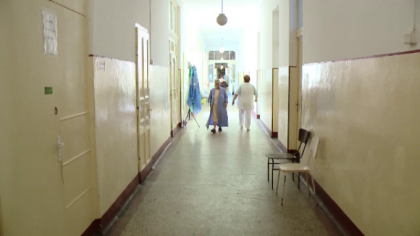 Doi copii au murit dupa ce dupa ce sau intoxicati cu insecticide, iar mama, bunica si un frate raman internati la scetia de urgenta din capitala Doi copii au murit dupa ce dupa ce sau intoxicati cu insecticide, iar mama, bunica si un frate raman internati la scetia de urgenta din capitala