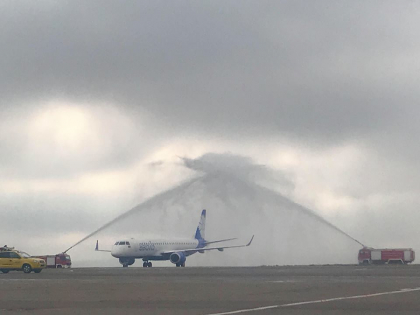 Cu o intarziere de aproape o ora, aeronava care urmeaza sa efectueze primul zbor direct de la Chisinau spre Minsk, a ajuns pe aeroportul de la noi. Premierul Filip, printre pasageri. Cum arata avionul - GALERIE FOTO