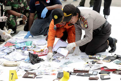 Un obiect gasit dupa prabusirea avionului Lion Air in Indonezia a dus la o mobilizare uriasa pe internet. Detaliul care a ajutat la identificarea unei victime