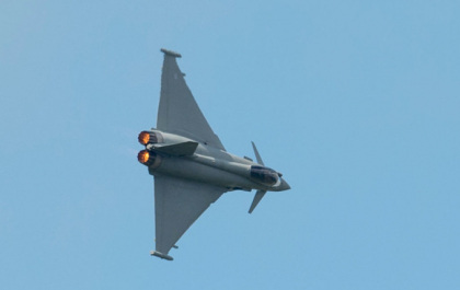 Avioane neidentificate, posibil rusesti, in apropierea spatiului aerian britanic. Reactia Londrei - FOTO