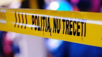 Un barbat de 35 de ani a ajuns in stare grava la spital, dupa ce a fost injunghiat de tatal sau intr-un apartament din capitala