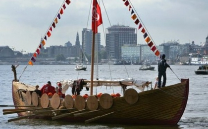 Povestea lui Bjorn, "regele" unei comunitati de suedezi care traiesc asemeni stramosilor lor vikingi Povestea lui Bjorn, "regele" unei comunitati de suedezi care traiesc asemeni stramosilor lor vikingi