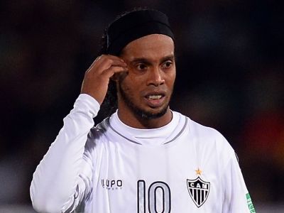 Incredibil: cati bani a ajuns sa aiba Ronaldinho in conturile bancare. E aproape falit