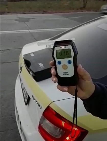 S-a imbatat si s-a pornit dupa pasageri. Cum a fost prins un sofer de pe ruta Chisinau - Dubasari. Ce risca barbatul
