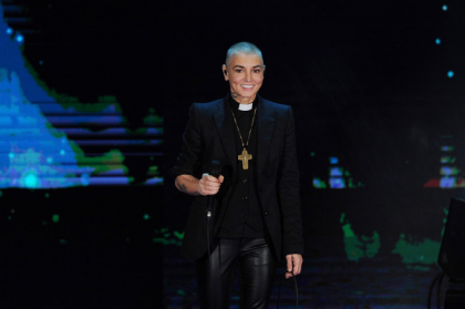 Sinéad O"™Connor s-a declarat satula de "oamenii albi dezgustatori" Sinéad O"™Connor s-a declarat satula de "oamenii albi dezgustatori"