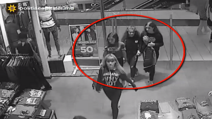 Patru tinere, cautate de politie pentru ca ar fi furat haine dintr-un centru comercial din capitala - FOTO