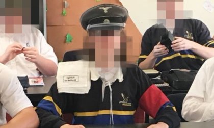 Petrecere nazista intr-o scoala. Elevii au primit uniforme SS si au mancat prajitura cu svastica - GALERIE FOTO