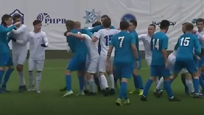Doua echipe de juniori de la Zenit s-au batut la finalul meciului turneului din orasul Sankt-Petersburg - VIDEO