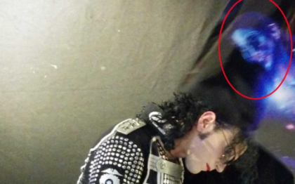 Un adolescent britanic sustine ca a fotografiat "fantoma" lui Michael Jackson Un adolescent britanic sustine ca a fotografiat "fantoma" lui Michael Jackson