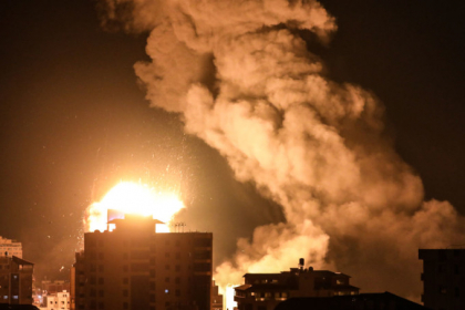 Noua escaladare a tensiunii in Fasia Gaza. Palestinienii au lansat sute de rachete, israelienii au ripostat - VIDEO Noua escaladare a tensiunii in Fasia Gaza. Palestinienii au lansat sute de rachete, israelienii au ripostat - VIDEO