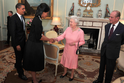 Michelle Obama dezvaluie de ce a luat-o in brate pe Regina Elisabeta, acum noua ani - VIDEO Michelle Obama dezvaluie de ce a luat-o in brate pe Regina Elisabeta, acum noua ani - VIDEO
