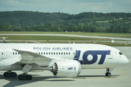 Pasagerii unui avion au colectat bani pentru a putea decola aeronava. Ce piesa lipsea aparatului de zbor Pasagerii unui avion au colectat bani pentru a putea decola aeronava. Ce piesa lipsea aparatului de zbor