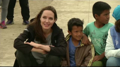 Angelina Jolie, ambasador onorific al ONU, in vizita la o tabara de refugiati din Venezuela - FOTO Angelina Jolie, ambasador onorific al ONU, in vizita la o tabara de refugiati din Venezuela - FOTO