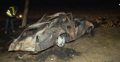 Tragedie chiar de ziua lui. Un tanar a ars de viu in masina, dupa o greseala banala in trafic Tragedie chiar de ziua lui. Un tanar a ars de viu in masina, dupa o greseala banala in trafic