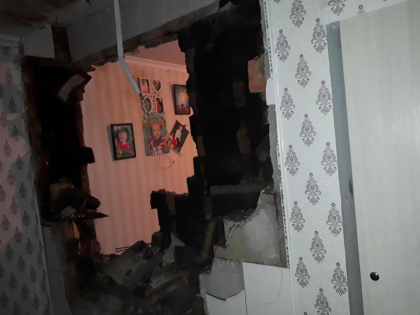 Un bebelus de trei luni si sora sa de sapte ani au ajuns la spital, dupa ce soba din locuinta a explodat: mama lor a incercat sa aprinda focul cu benzina - GALERIE FOTO Un bebelus de trei luni si sora sa de sapte ani au ajuns la spital, dupa ce soba din locuinta a explodat: mama lor a incercat sa aprinda focul cu benzina - GALERIE FOTO