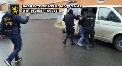 O tanara de 19 ani a inchiriat un apartament in capitala, iar ulterior proprietarul ar fi pus-o sa presteze servicii sexuale. Motivul invocat de individ. De ce o ameninta - VIDEO